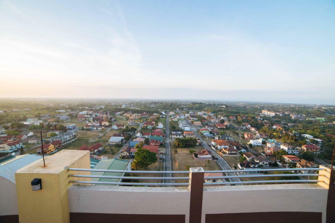 เรดดอร์ซ พรีเมียม แอท ซิตี้แลนด์ ตาไกย์ไตย์ 2 Hotel Tagaytay City ภายนอก รูปภาพ